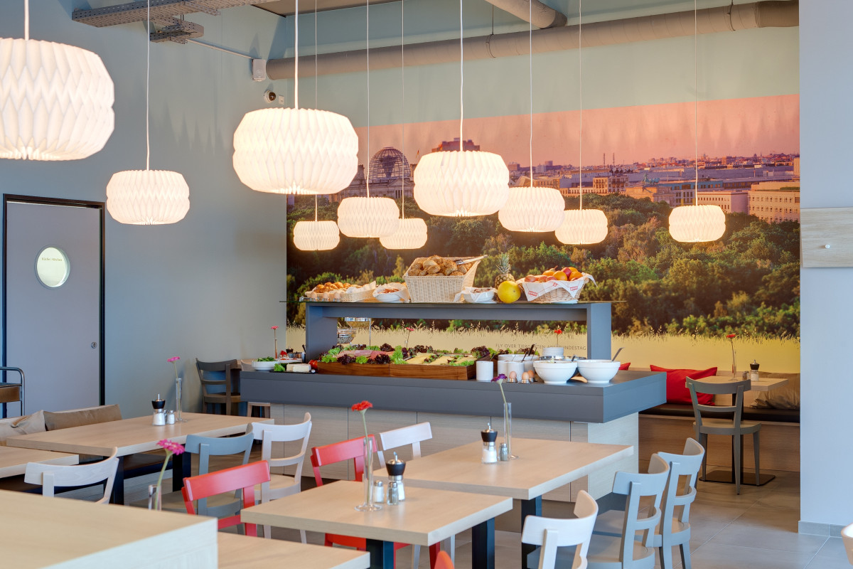 Breakfast room MEININGER Hotel Berlin Airport