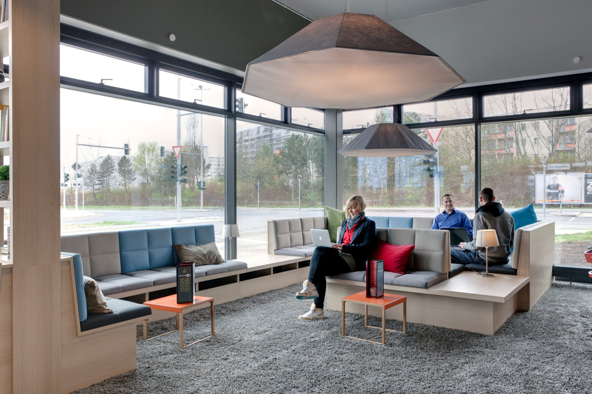 Lounge MEININGER Hotel Berlin Airport