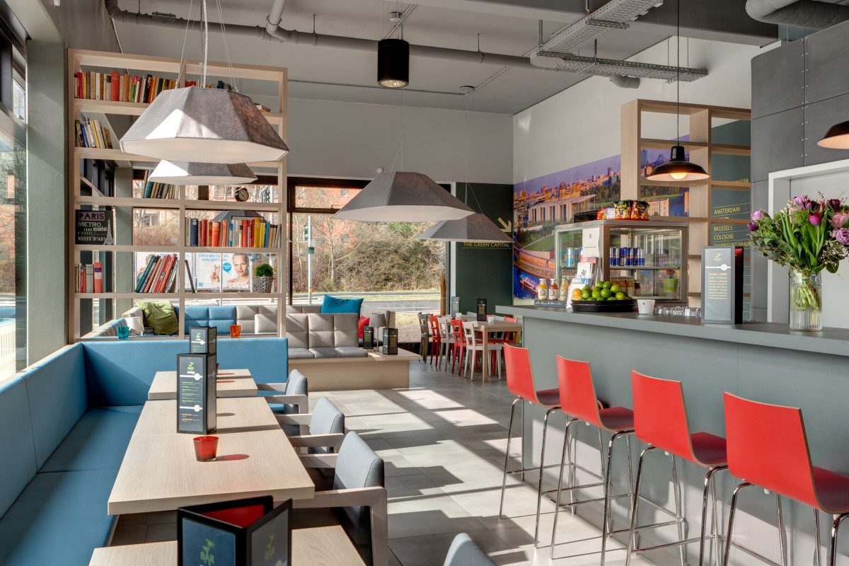 Hotelbar MEININGER Hotel Berlin Airport