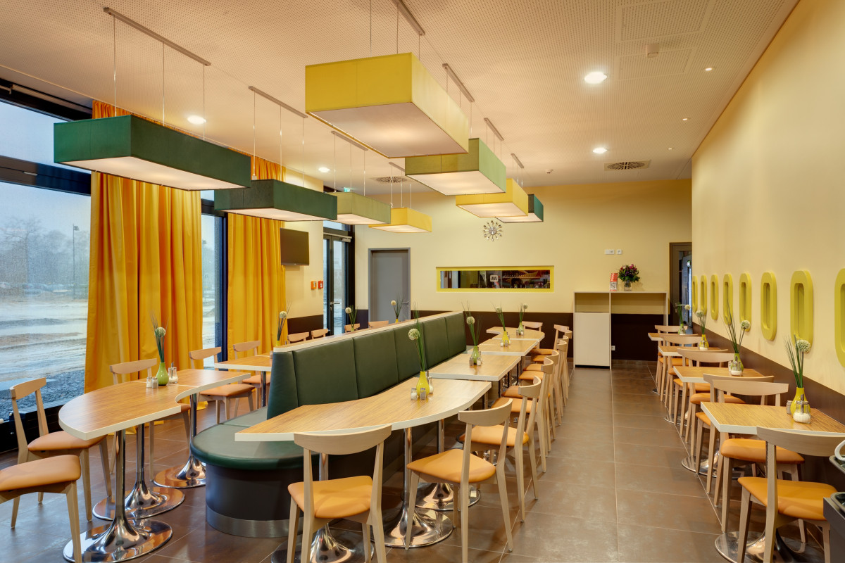 Breakfast room MEININGER Hotel Frankfurt/Main Airport