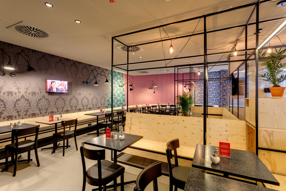 Breakfast room MEININGER Hotel Leipzig Central Station