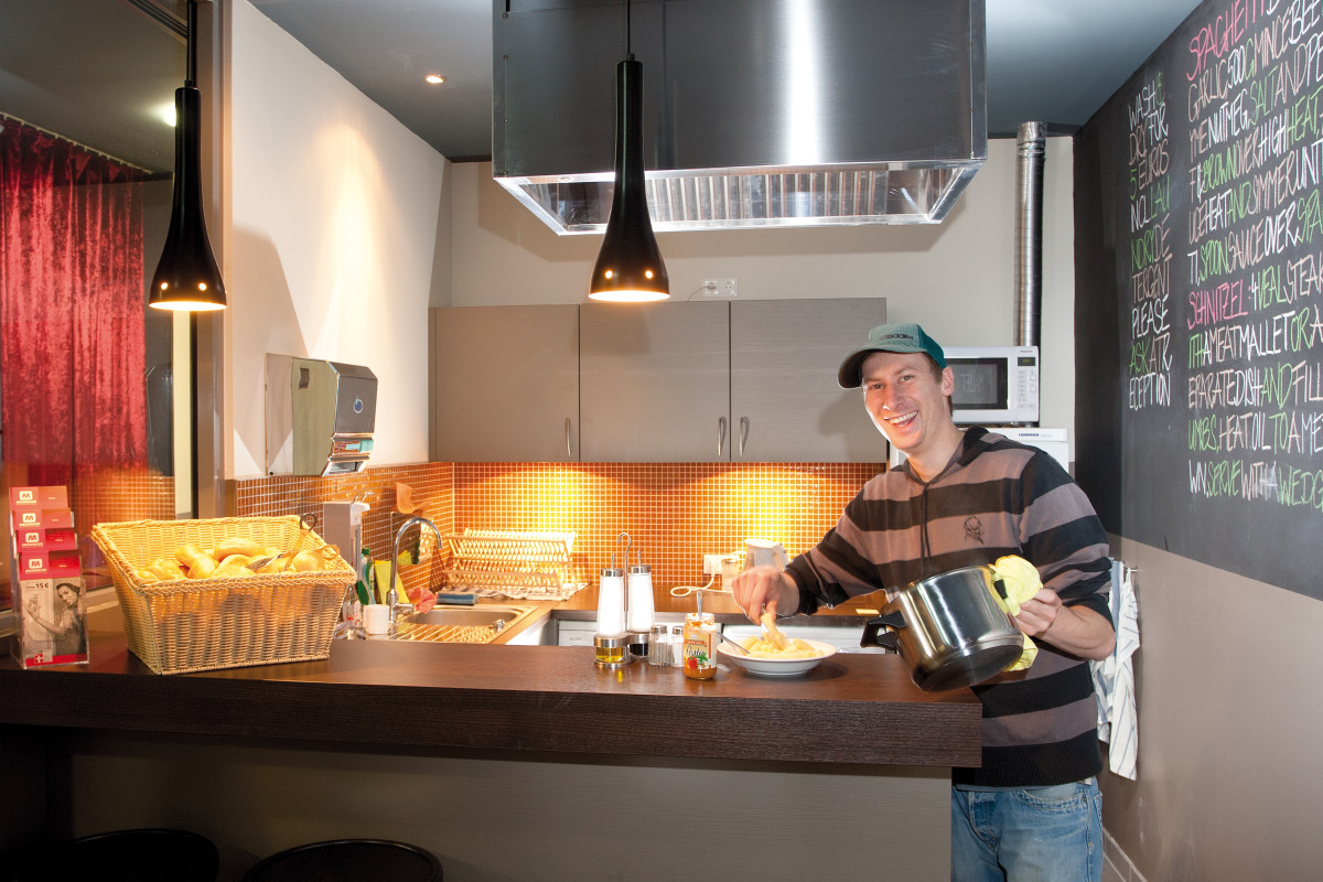 Guest kitchen MEININGER Hotel Salzburg City Center