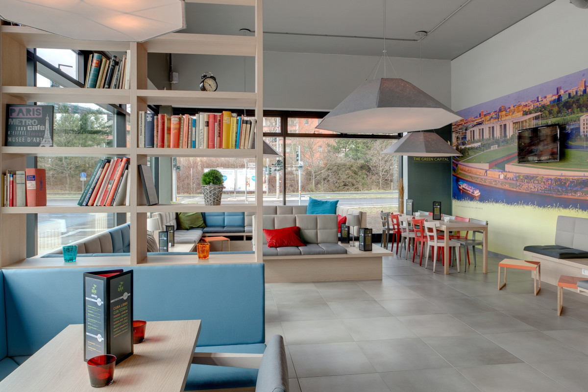 Lounge MEININGER Hotel Berlin Airport