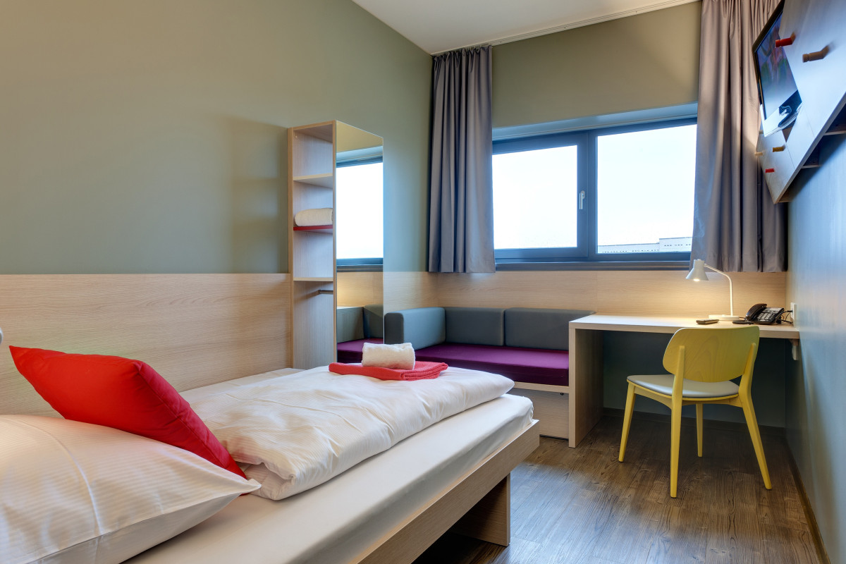 Meininger Hotel Berlin Flughafen Parken www.meininger-hotels.com