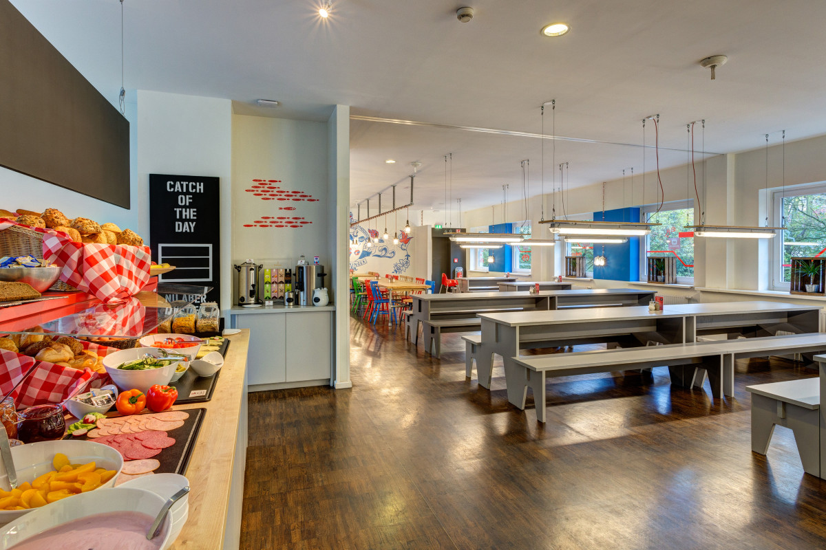 Breakfast room MEININGER Hotel Hamburg City Center