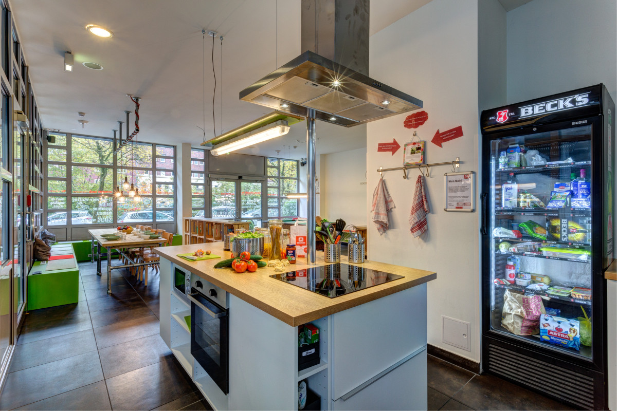 Guest kitchen MEININGER Hotel Hamburg City Center