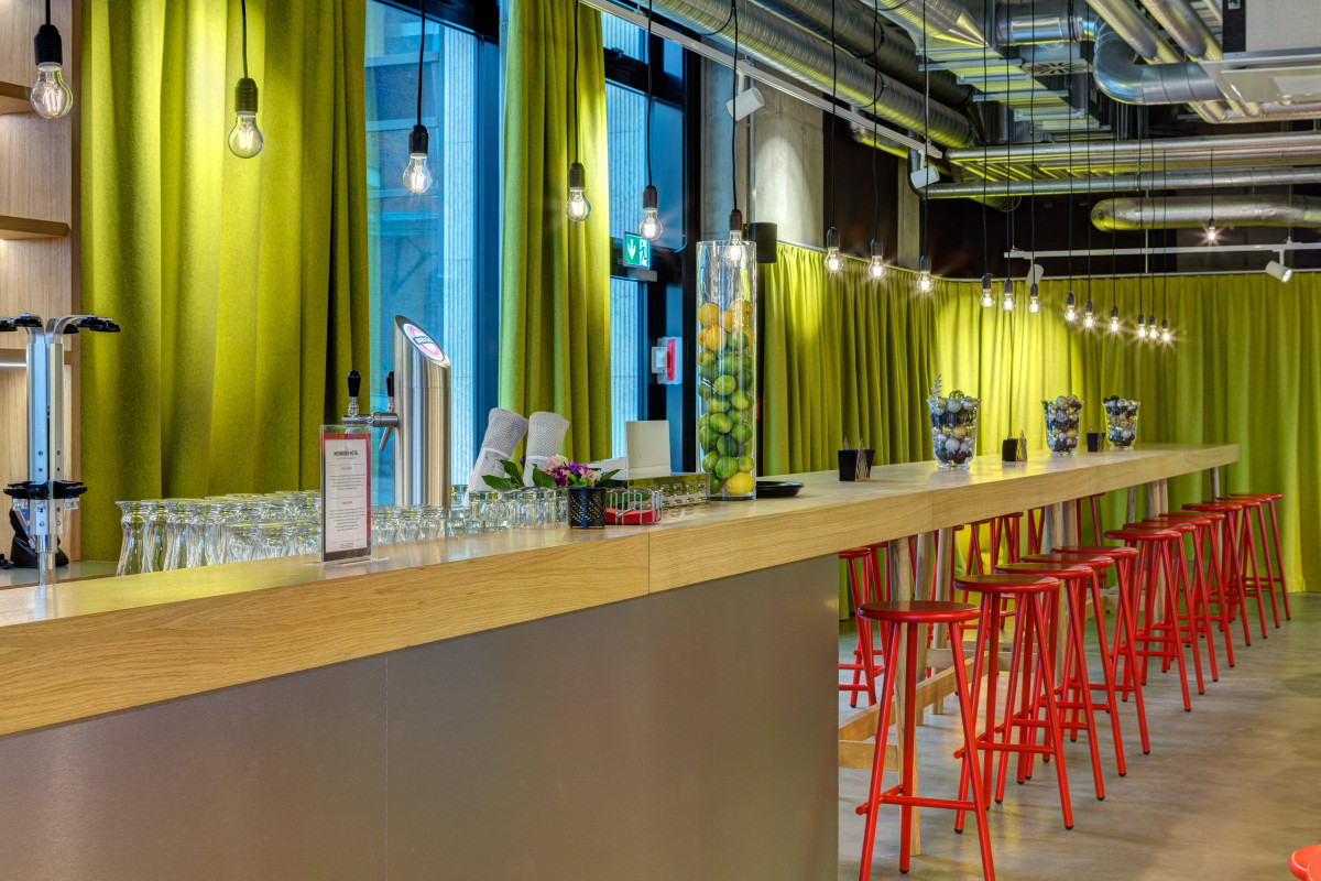 Hotelbar MEININGER Hotel Berlin East Side Gallery