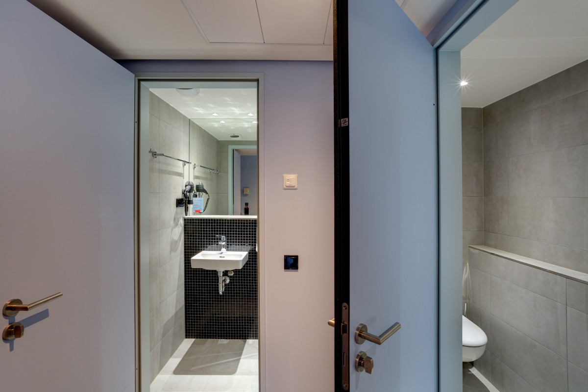 Multi-bed MEININGER Hotel Berlin East Side Gallery