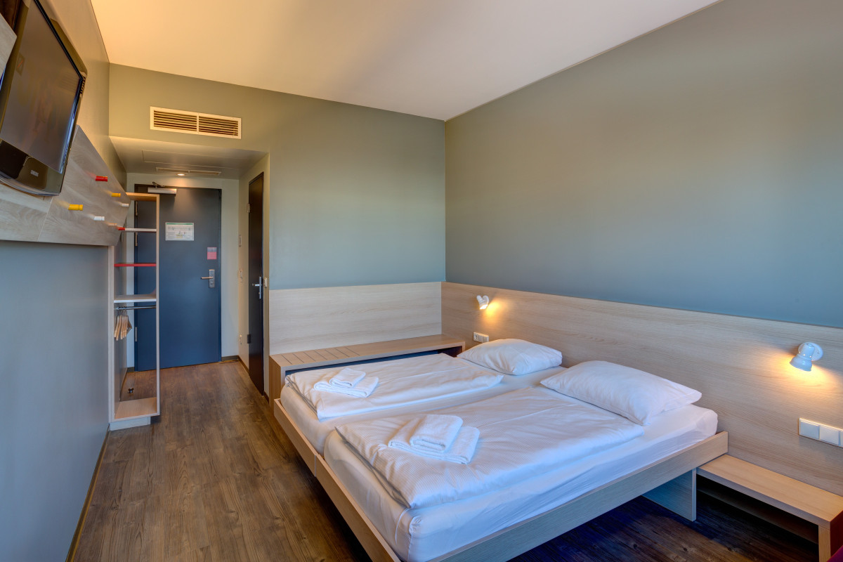 Meininger Hotel Berlin Flughafen Parken www.meininger-hotels.com