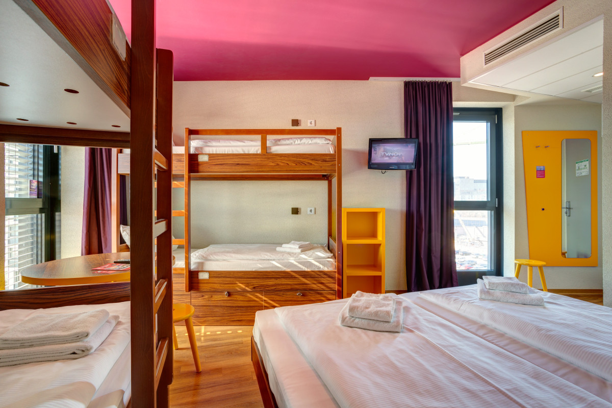 Multi-bed MEININGER Hotel Frankfurt/Main Airport