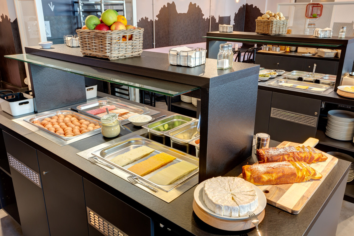 Breakfast room MEININGER Hotel Bruxelles Gare du Midi