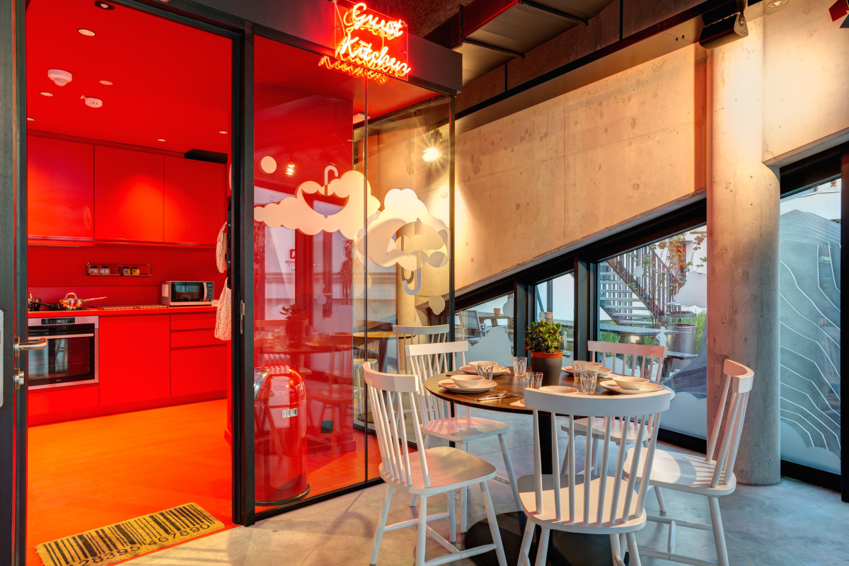 Guest kitchen MEININGER Hotel Bruxelles Gare du Midi