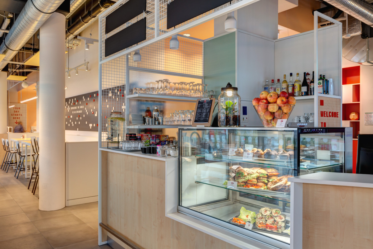 Hotelbar MEININGER Hotel Heidelberg Hauptbahnhof