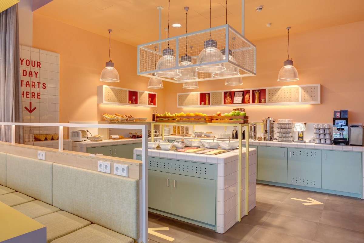 Breakfast room MEININGER Hotel Heidelberg Hauptbahnhof