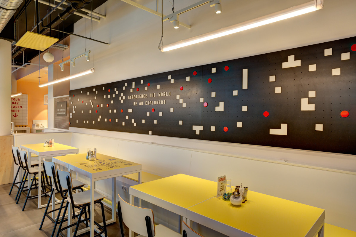 Breakfast room MEININGER Hotel Heidelberg Hauptbahnhof