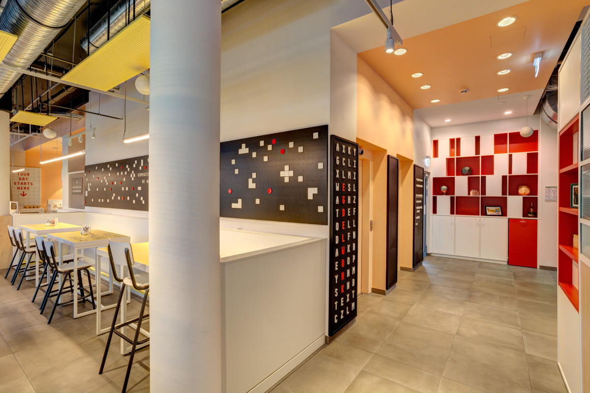 Breakfast room MEININGER Hotel Heidelberg Hauptbahnhof