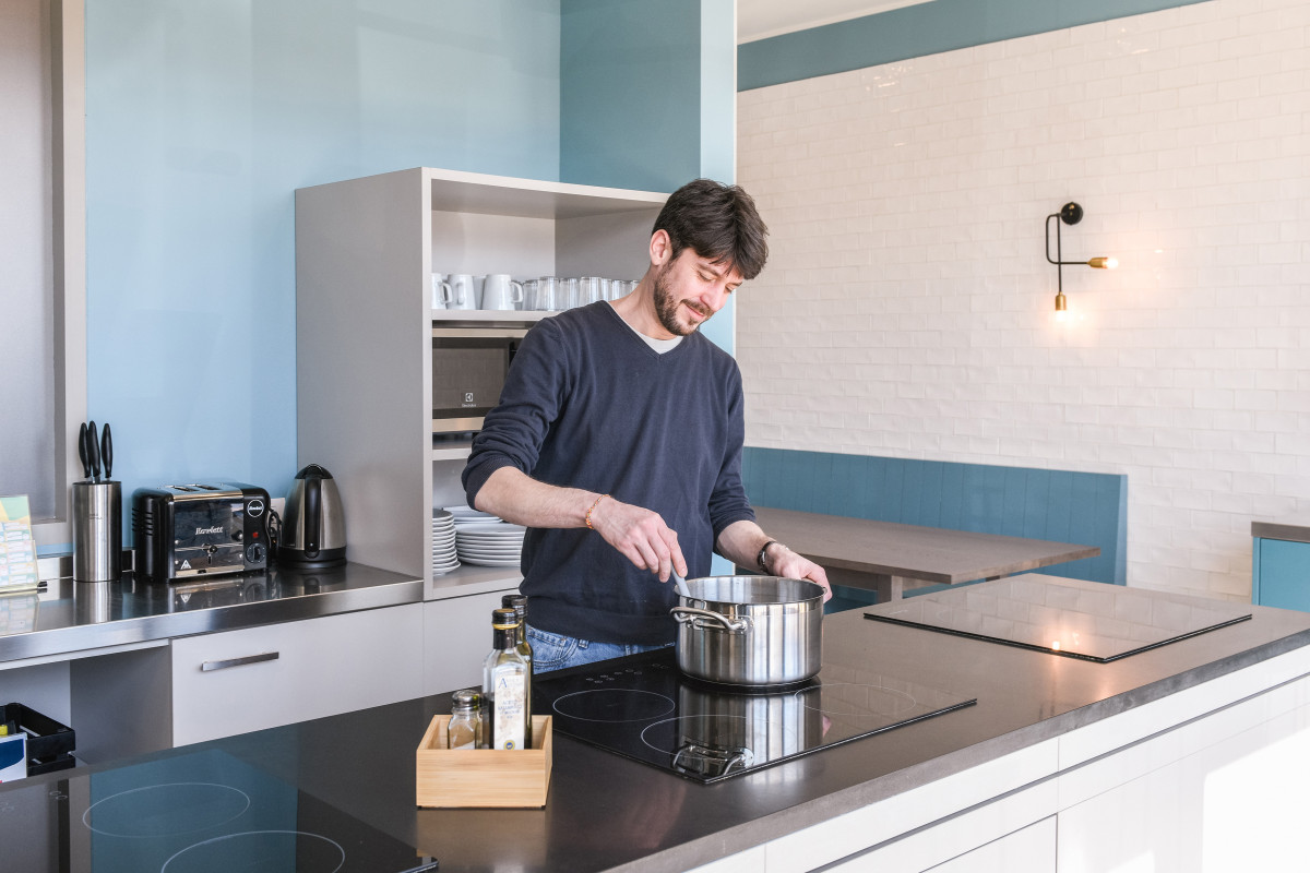 Guest kitchen