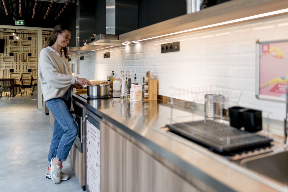 Guest kitchen