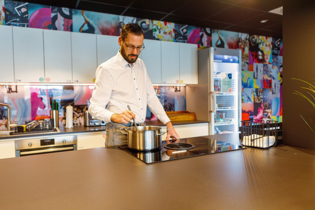 Guest kitchen