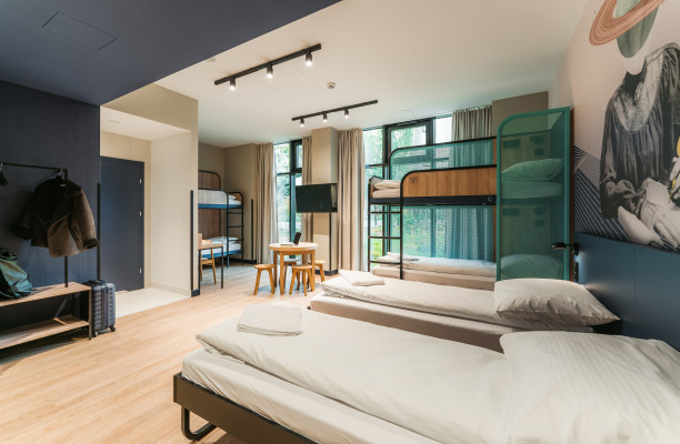 6-bed room