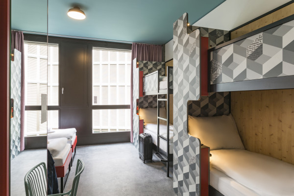 5-bed room
